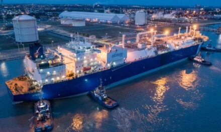 El segundo regasificador en Bahía Blanca, ya comenzó a operar