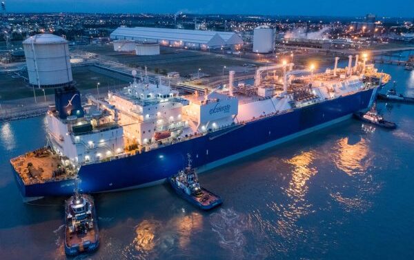 El segundo regasificador en Bahía Blanca, ya comenzó a operar