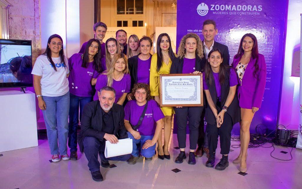 Se inauguró “Más allá del delantal”, una muestra que cuestiona los estereotipos en el rubro de la construcción